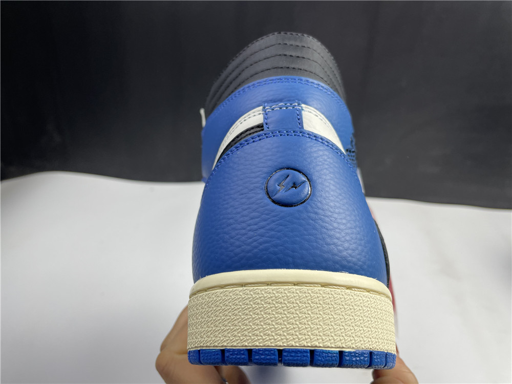 Air Jordan 1 Travis Scott DH3227-105