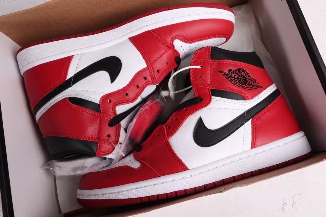 Air Jordan 1 Retro High OG Chicago