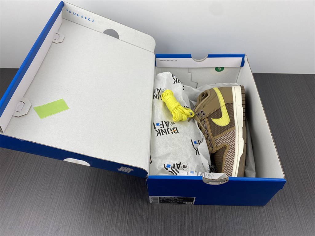 Undefeated x Nike Dunk Low DH3061-200