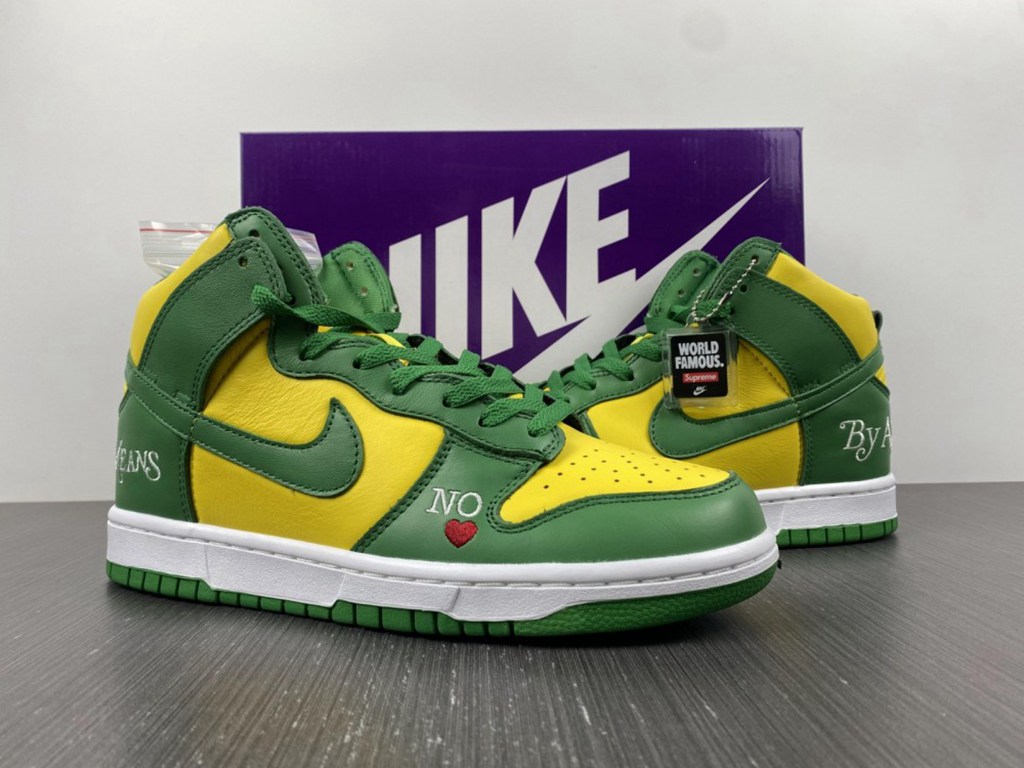 Svp*me x Nike SB Dunk High DN3741-700