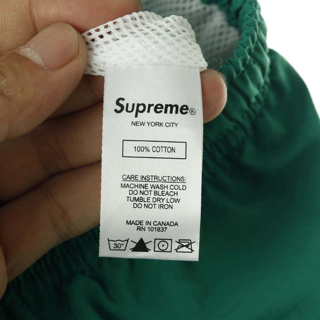 Svp*me 18ss Arc Logo Water Short?