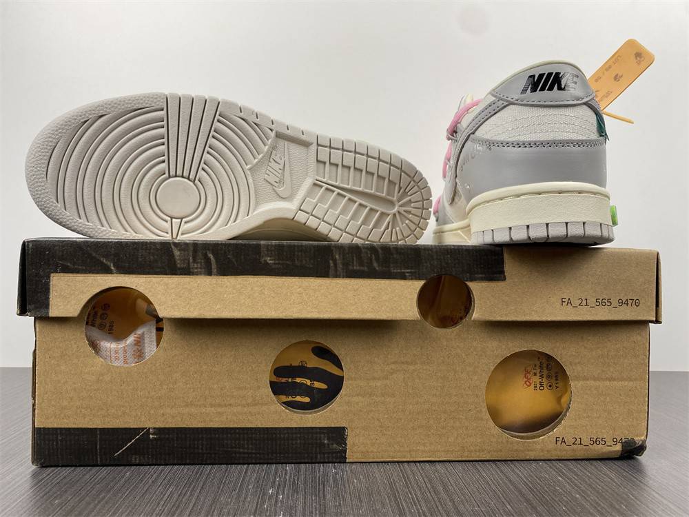 Off-White x Dunk Low Lot 9 of 50 1602-109