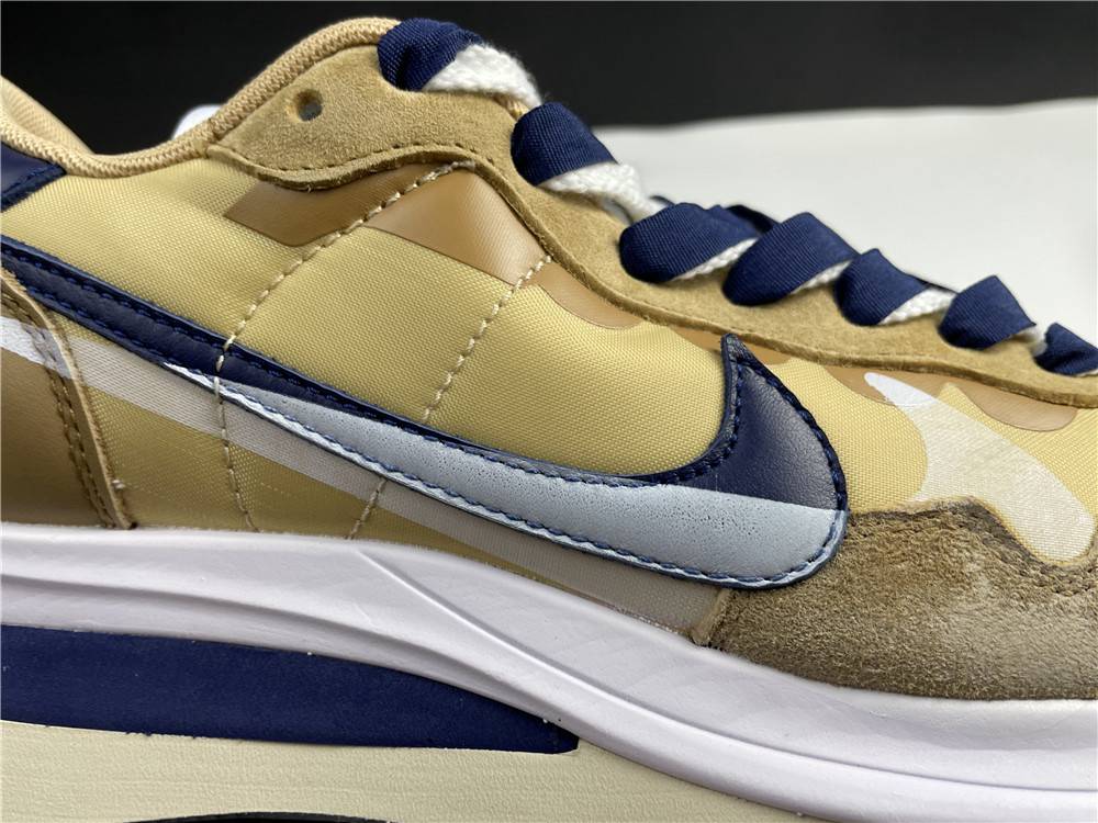 sacai x Nike VaporWaffle 3.0 DD1875-200