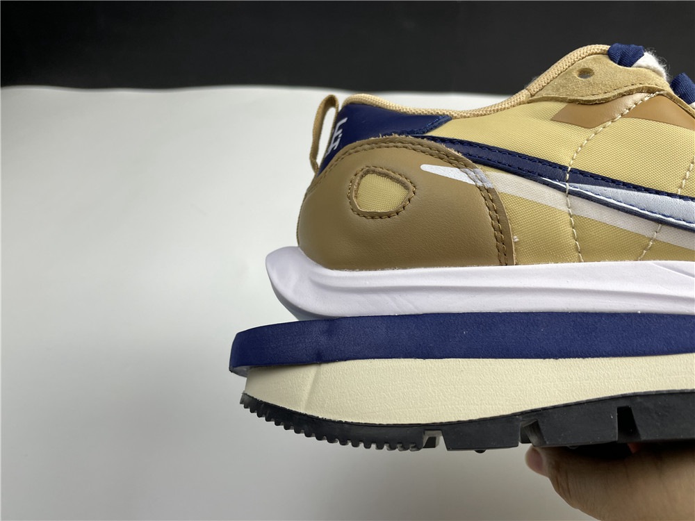 sacai x Nike VaporWaffle 3.0 DD1875-200