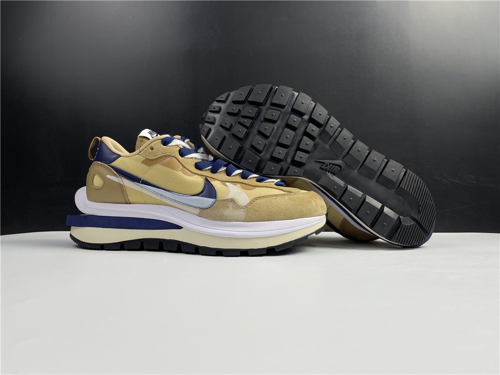 sacai x Nike VaporWaffle 3.0 DD1875-200