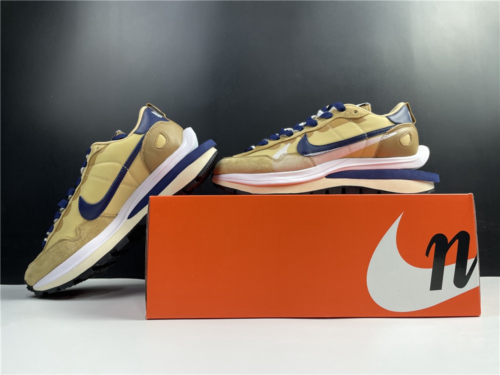 sacai x Nike VaporWaffle 3.0 DD1875-200