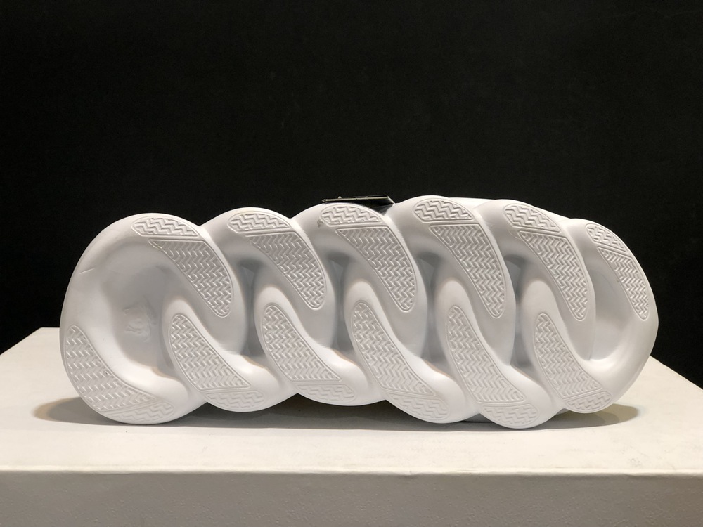 V*ERSACE CHAIN REACTION SNEAKERS YELLOW