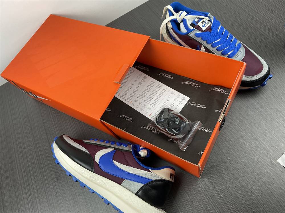 sacai x Nike LDV Waffle DJ4877-600