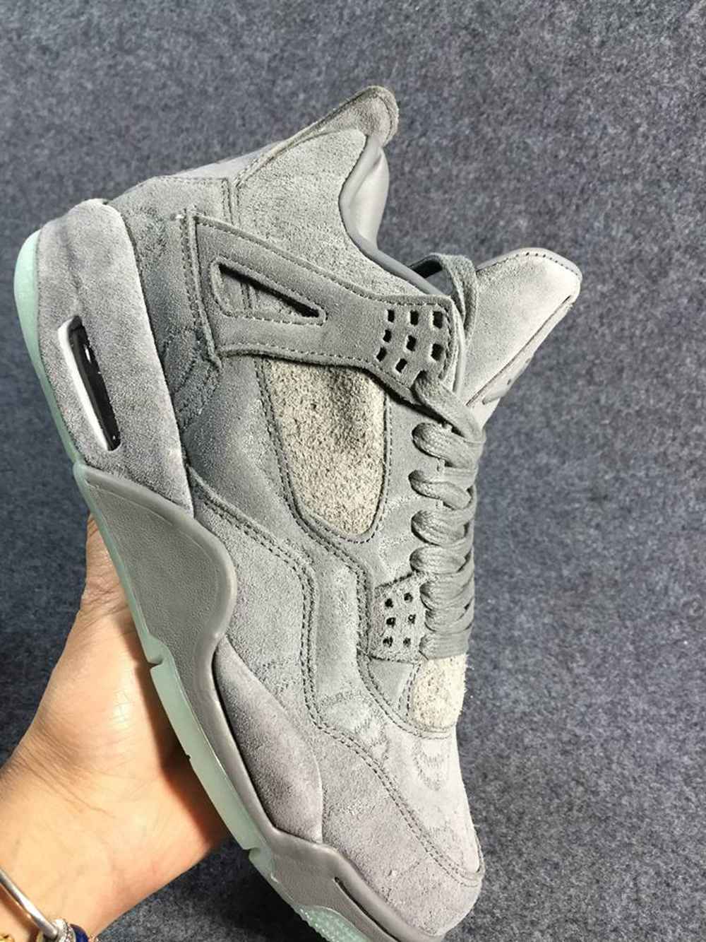 KAWS x Air Jordan 4 Cool Grey(930155-003)