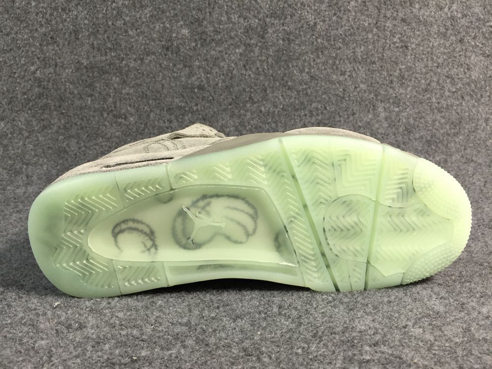 KAWS x Air Jordan 4 Cool Grey(930155-003)