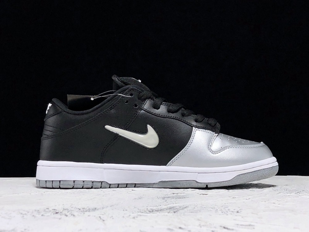 Svp*me X NIKE SB Dunk Low(CK3480-001)