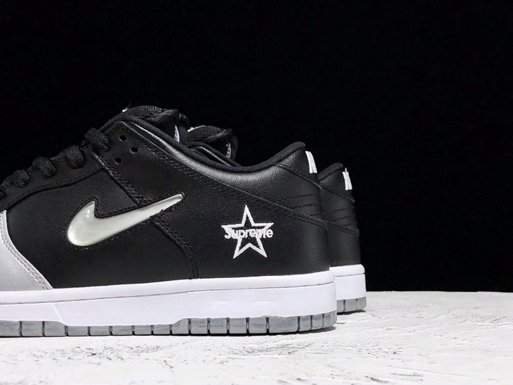 Svp*me X NIKE SB Dunk Low(CK3480-001)