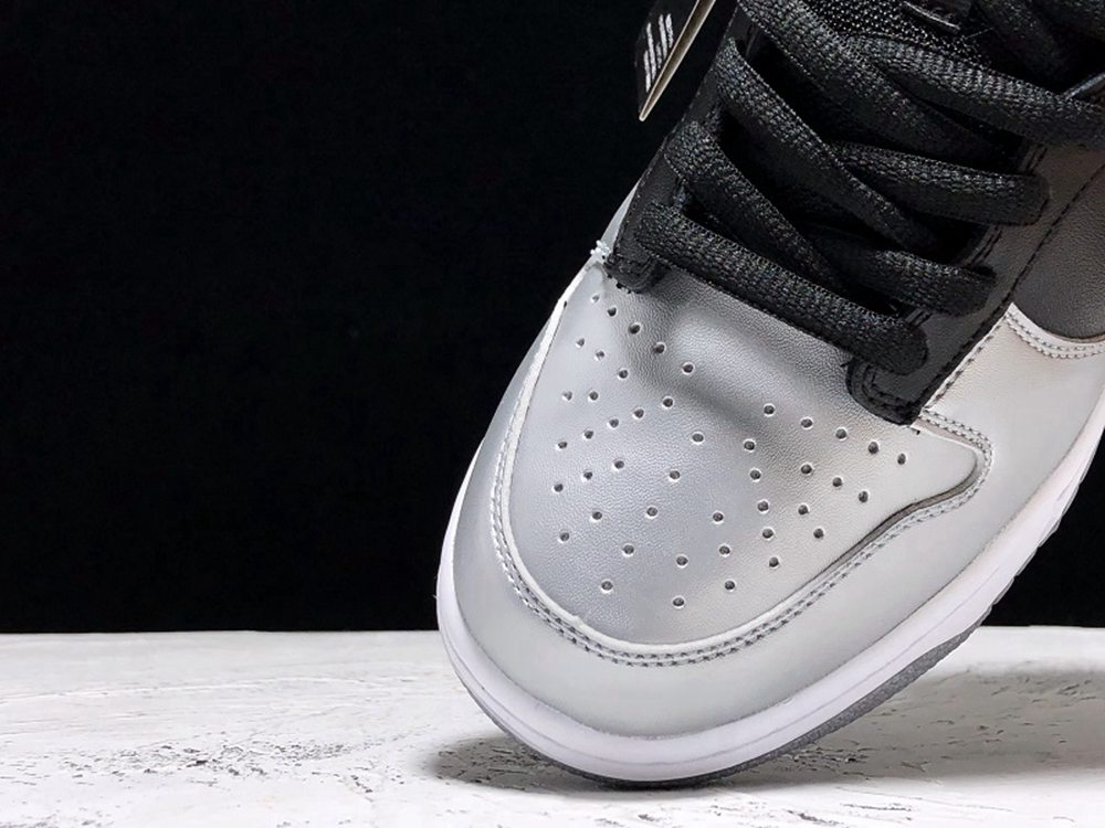 Svp*me X NIKE SB Dunk Low(CK3480-001)