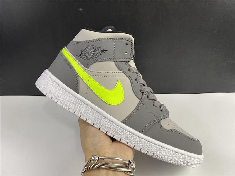 Air Jordan 1 Mid Grey Volt(554724-072)