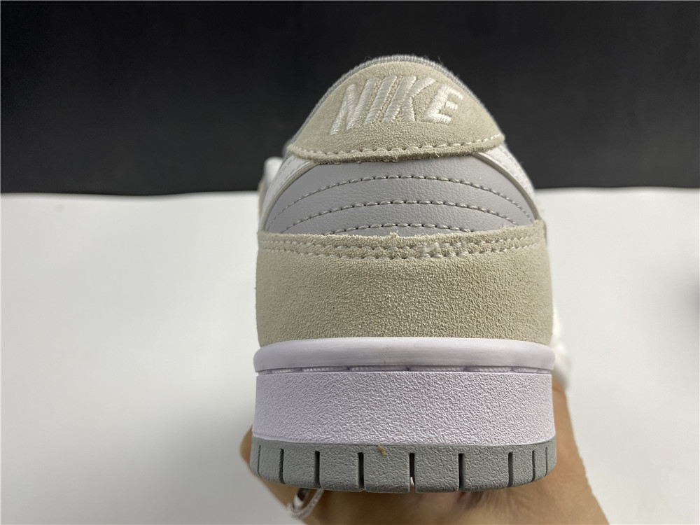 Dunk Low SB Summit White??AR0778 110)