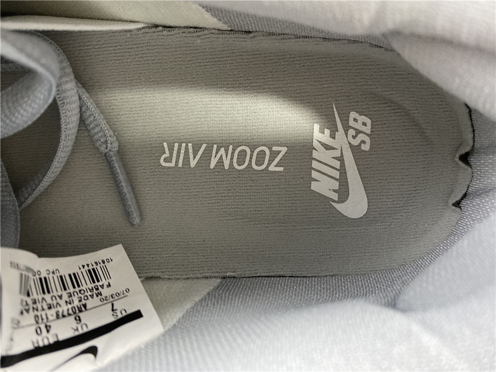 Dunk Low SB Summit White??AR0778 110)