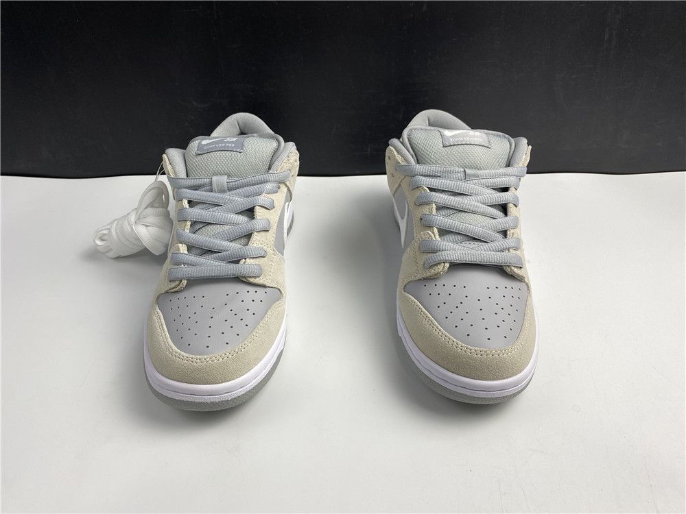 Dunk Low SB Summit White??AR0778 110)