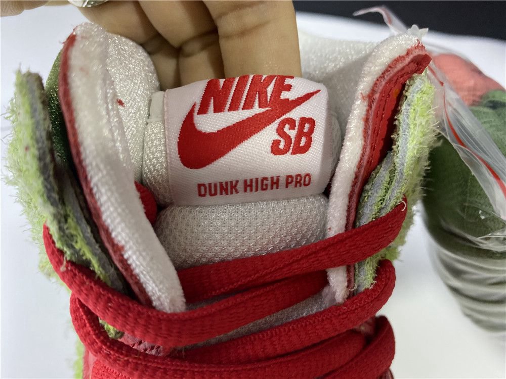 SB Dunk High Strawberry Cough(CW7093-600 )