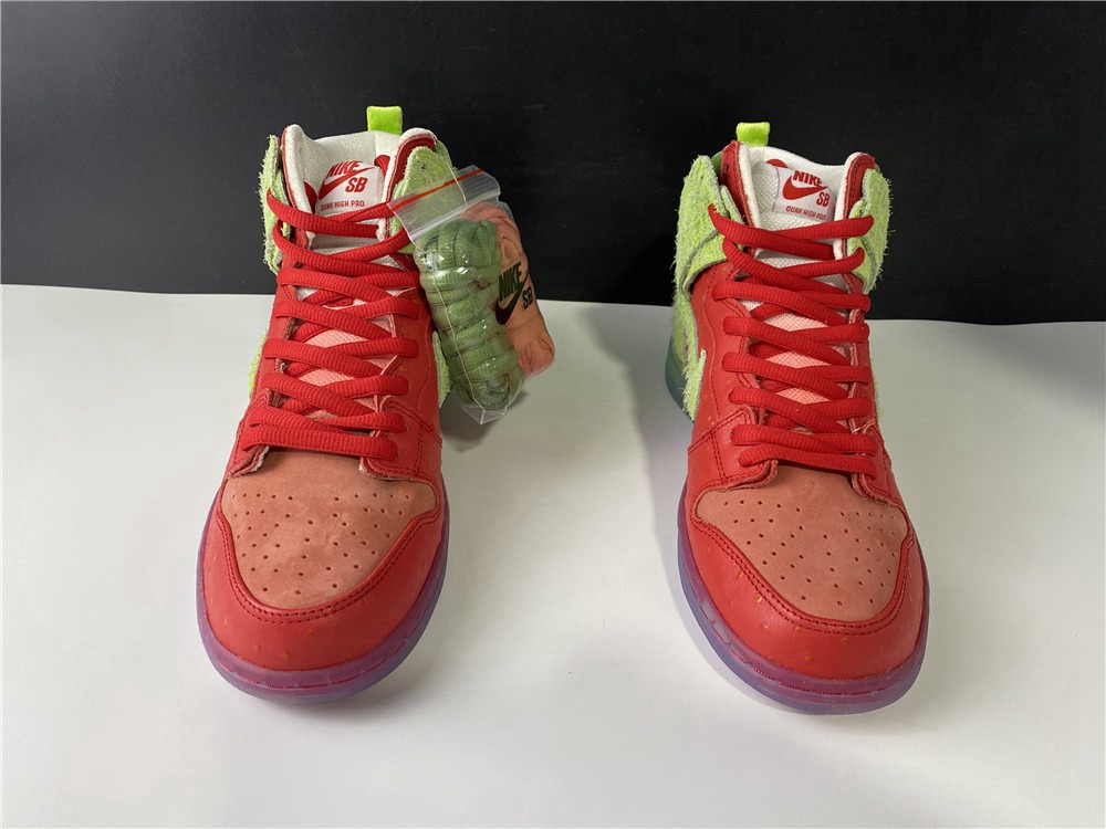 SB Dunk High Strawberry Cough(CW7093-600 )