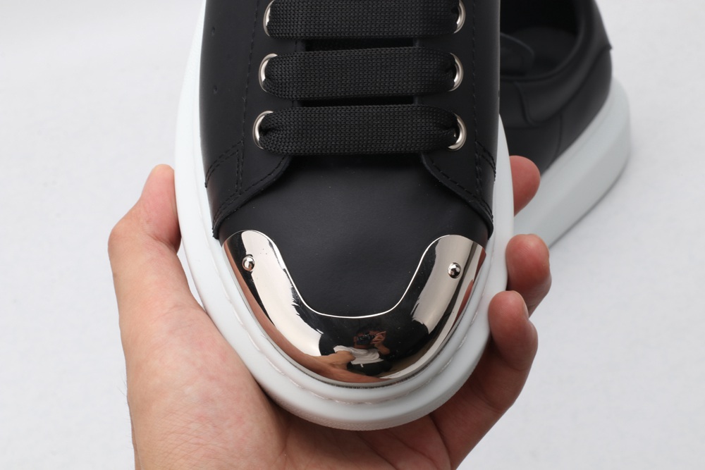 AMQ Leather Black Sneakers