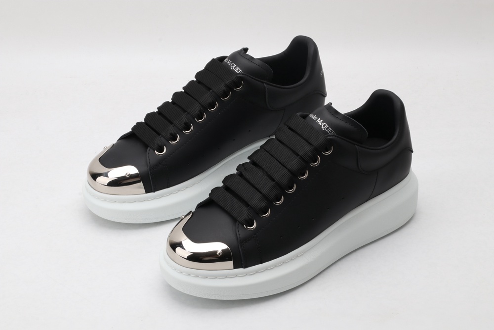 AMQ Leather Black Sneakers