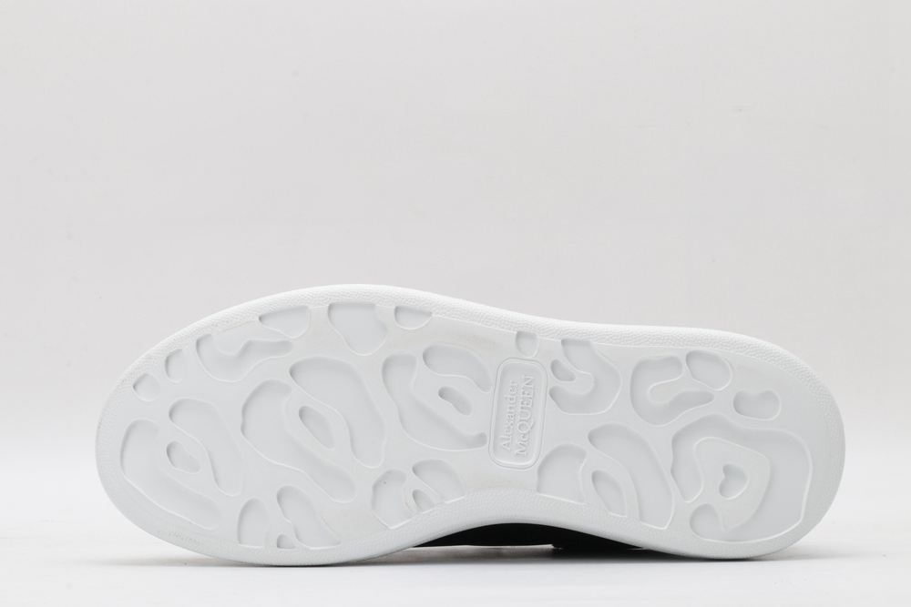 AMQ black oversized sneakers