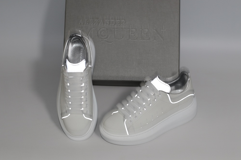 AMQ 3M Detail Oversized Sneaker