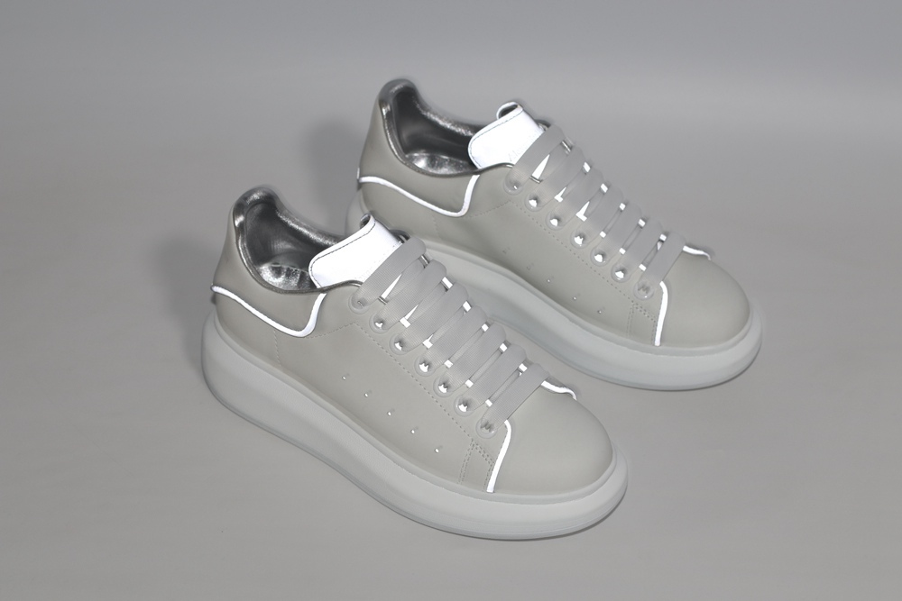 AMQ 3M Detail Oversized Sneaker