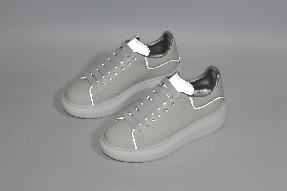 AMQ 3M Detail Oversized Sneaker