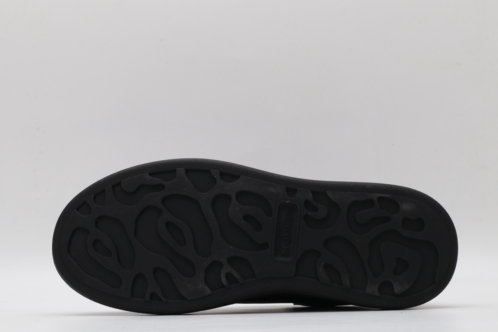 AMQ black oversized sneakers with blue heel