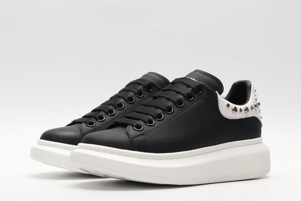 Black calf leather lace-up sneaker with siL*Ver-finished hammered stud