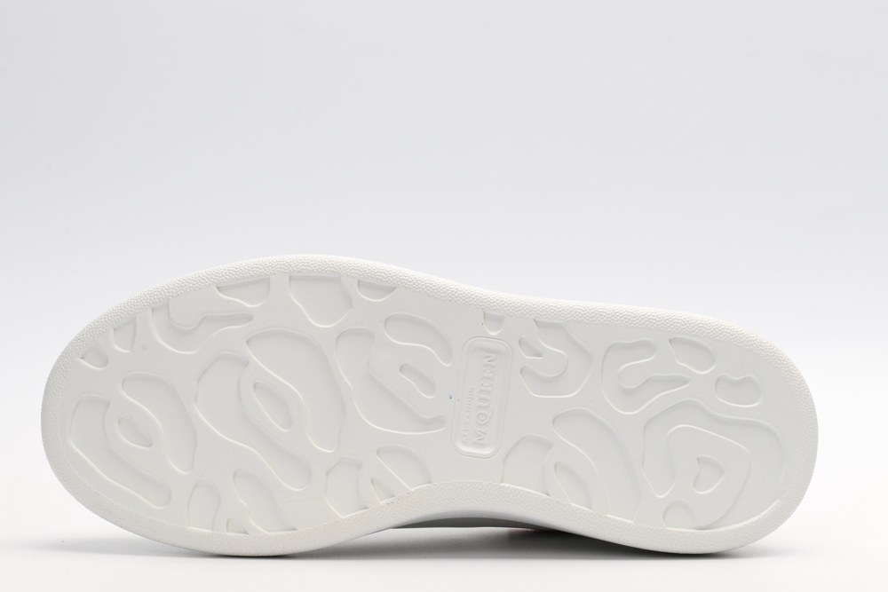 AMQ OVERSIZED SNEAKER with orange heel