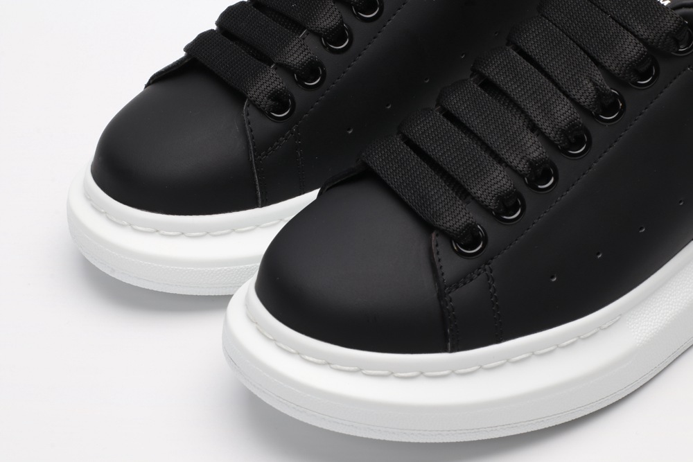 AMQ Black calf leather lace-up sneaker
