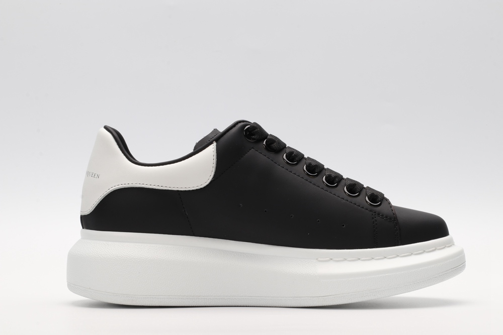 AMQ Black calf leather lace-up sneaker