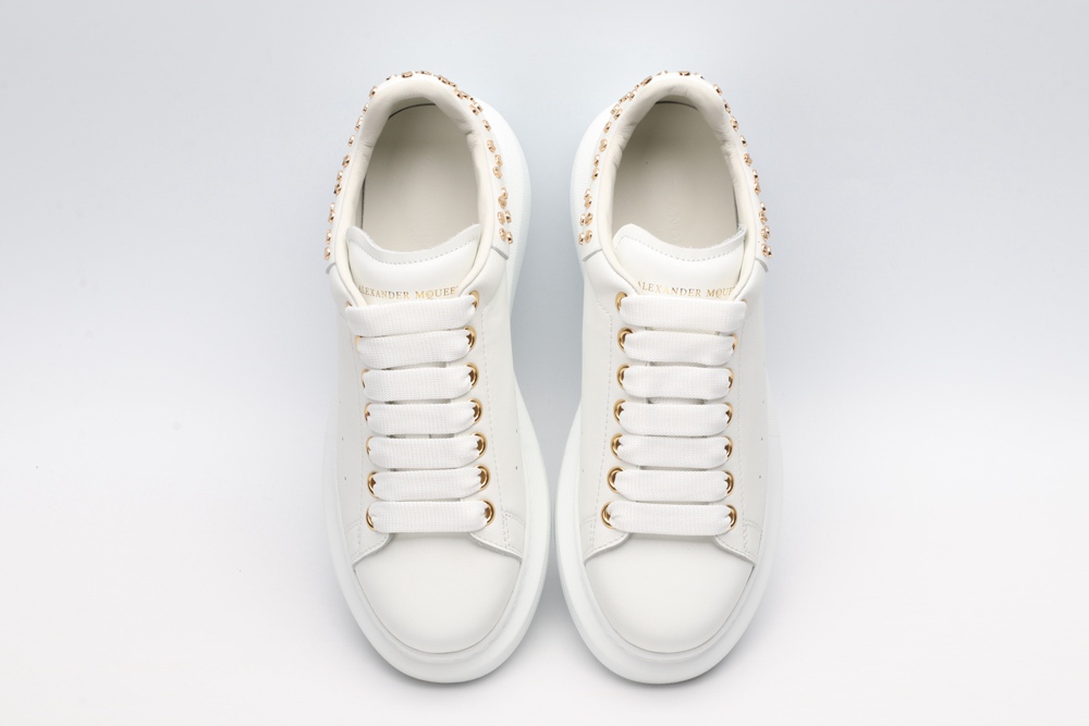 AMQ OVERSIZED SNEAKER with gold-finished hammered stud