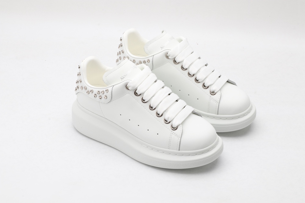 AMQ oversized white sneakers with siL*Ver-finished hammered stud