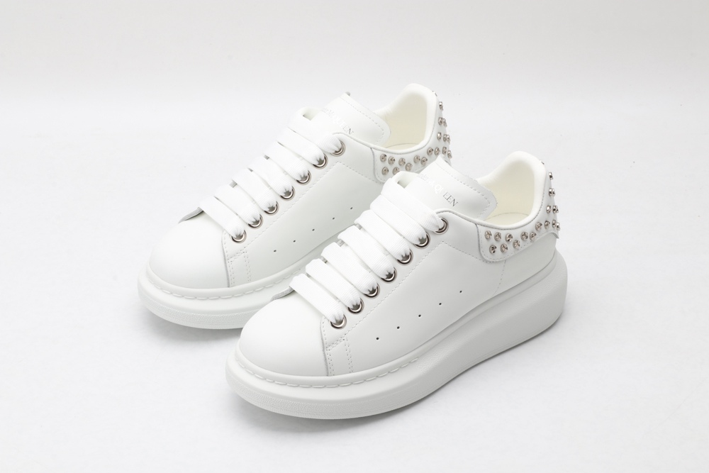 AMQ oversized white sneakers with siL*Ver-finished hammered stud