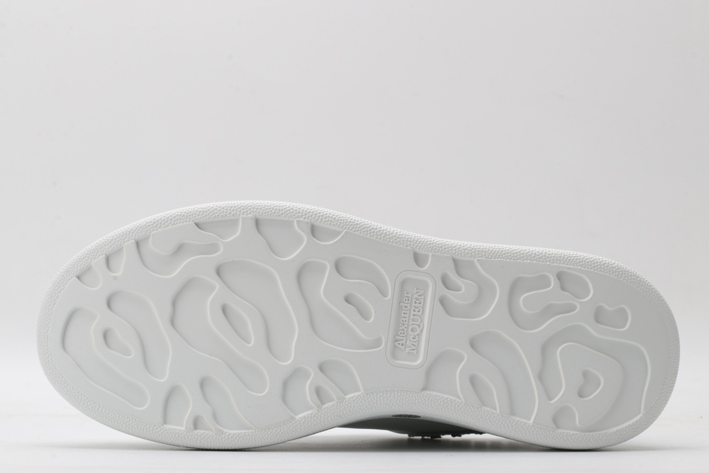 AMQ oversized white sneakers with siL*Ver-finished hammered stud