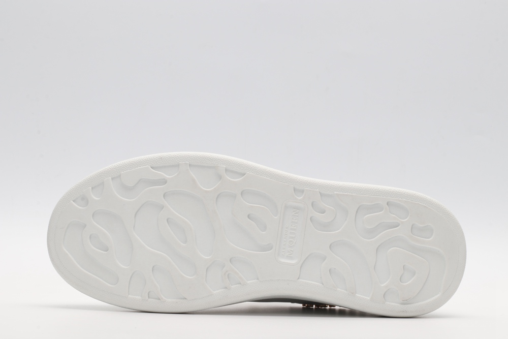 White calf leather lace-up sneaker with gold-finished hammered stud