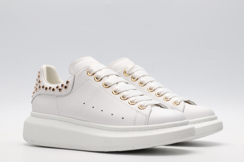 White calf leather lace-up sneaker with gold-finished hammered stud
