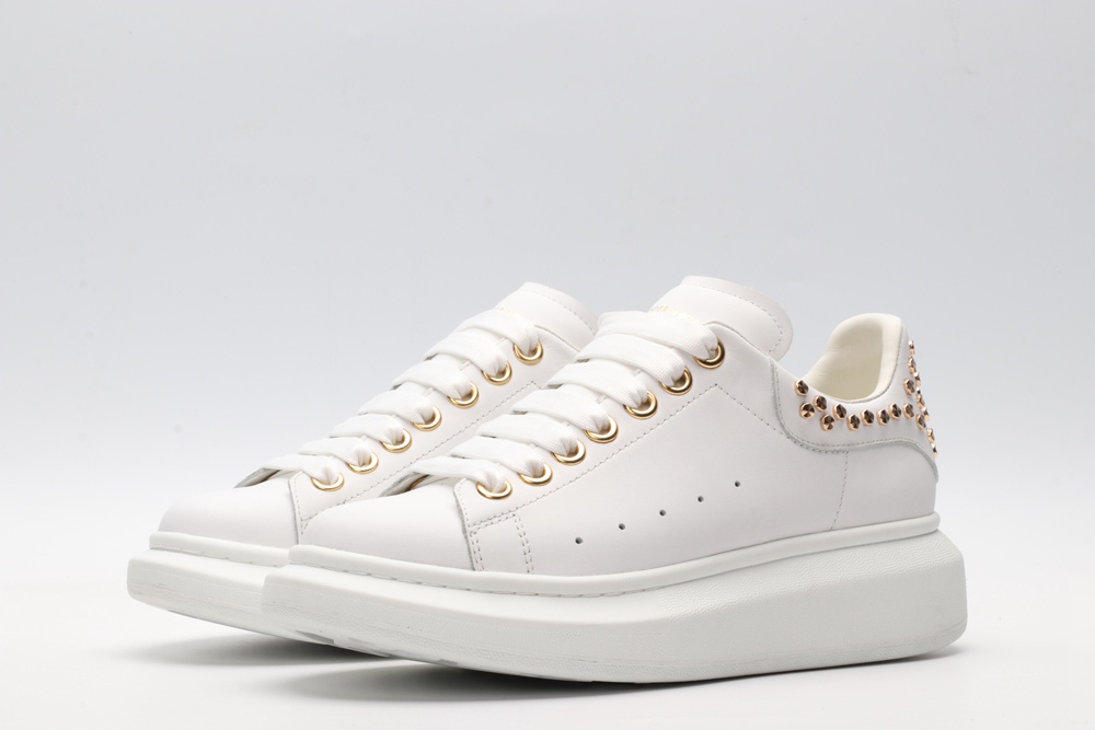 White calf leather lace-up sneaker with gold-finished hammered stud