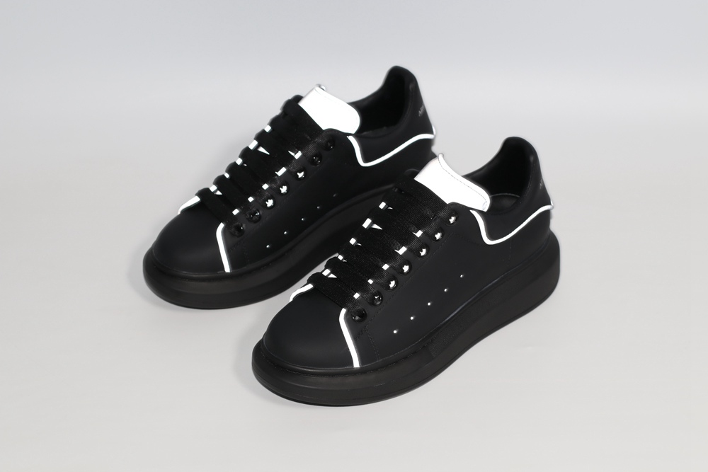 AMQ Leather Platform Sneakers-Black
