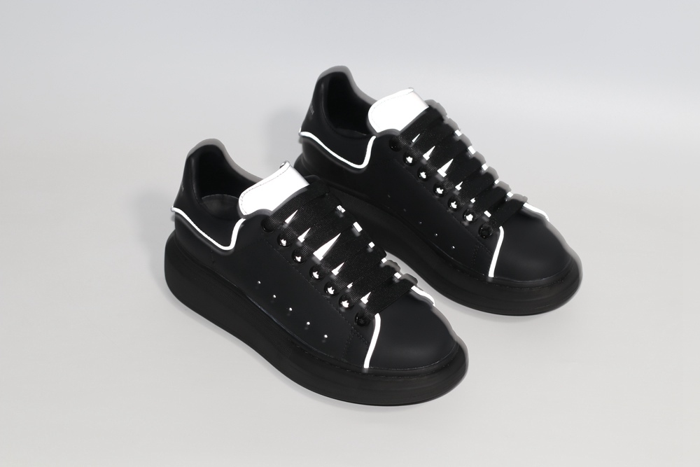 AMQ Leather Platform Sneakers-Black