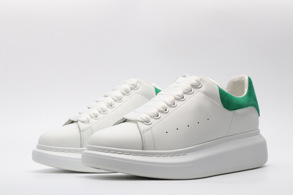 AMQ OVERSIZED SNEAKER with green heel