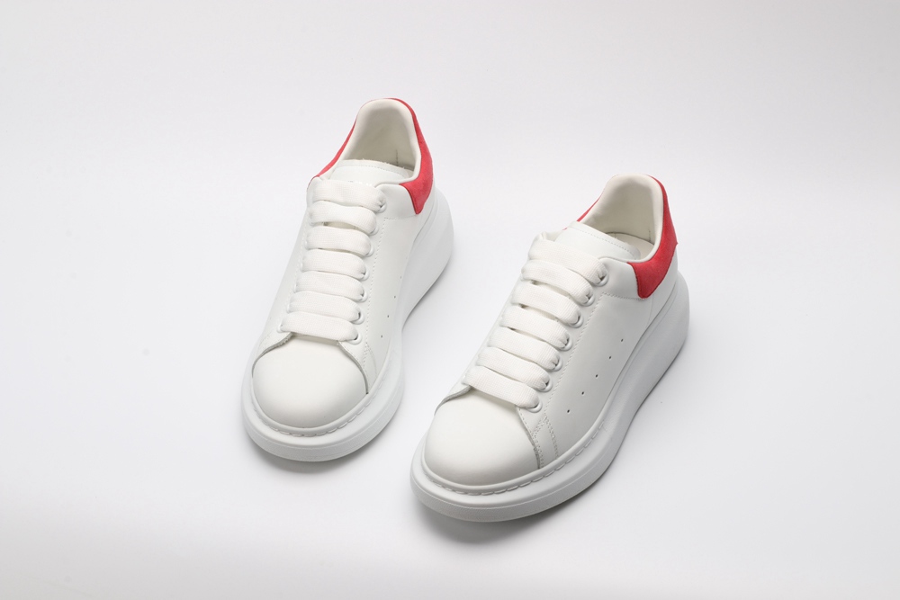 AMQ OVERSIZED SNEAKER with red heel
