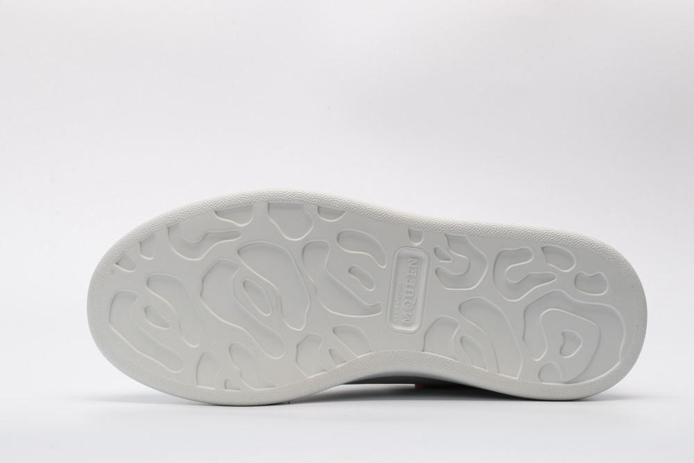 AMQ OVERSIZED SNEAKER with red heel