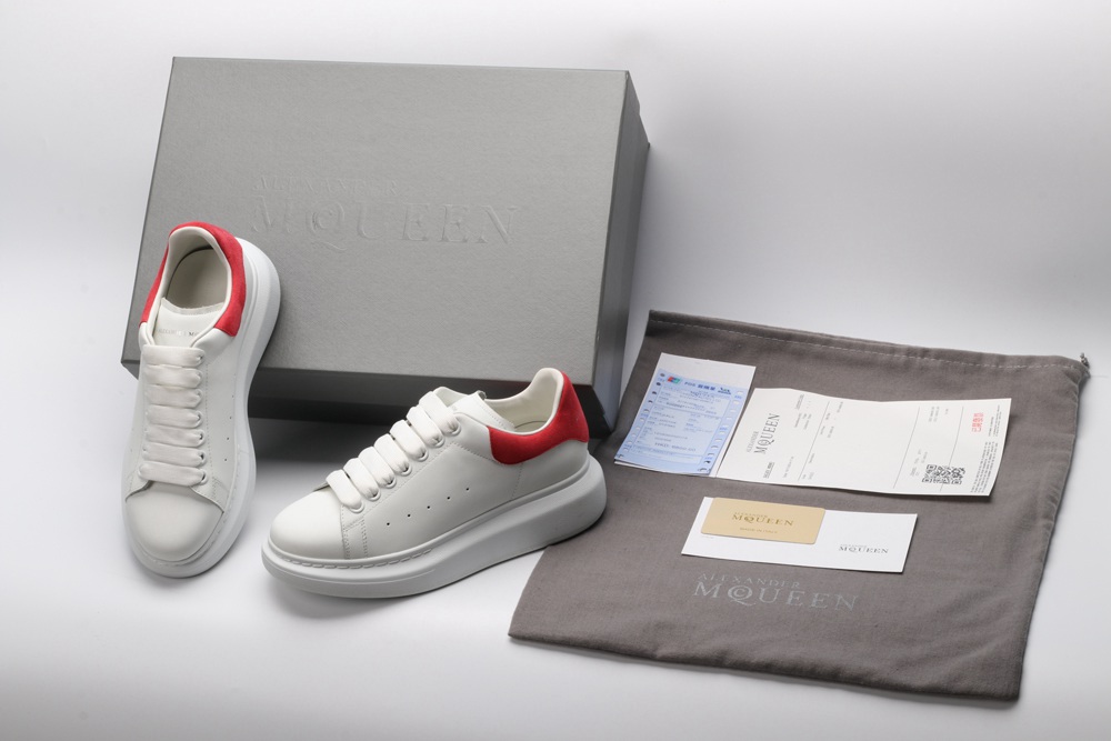 AMQ OVERSIZED SNEAKER with red heel