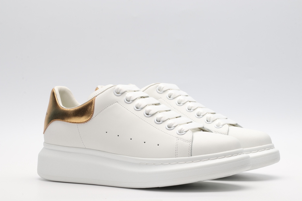 AMQ OVERSIZED SNEAKER with gold grain leather heel