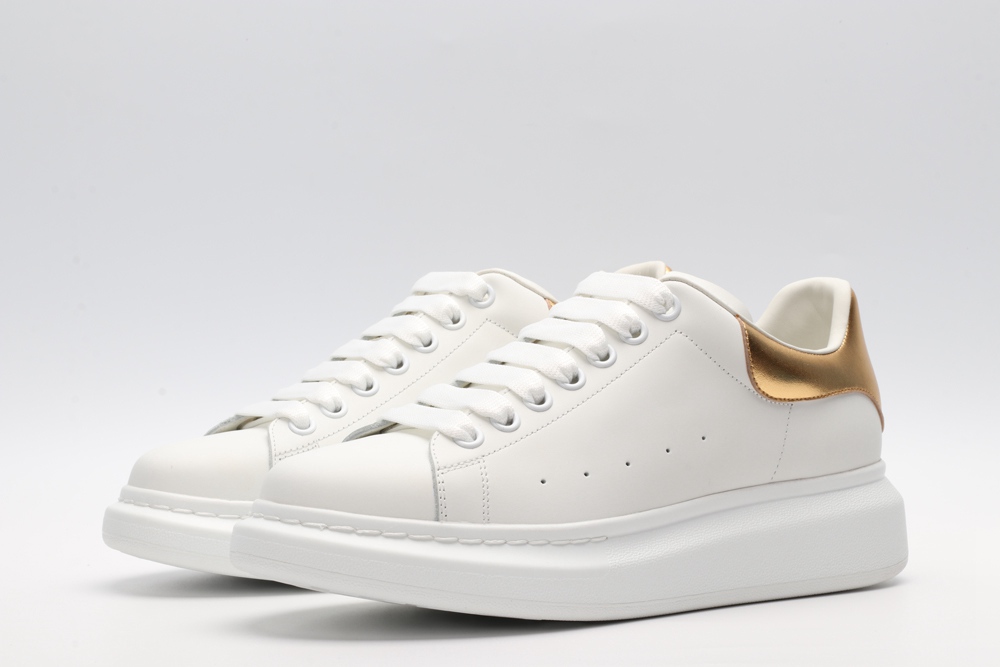 AMQ OVERSIZED SNEAKER with gold grain leather heel