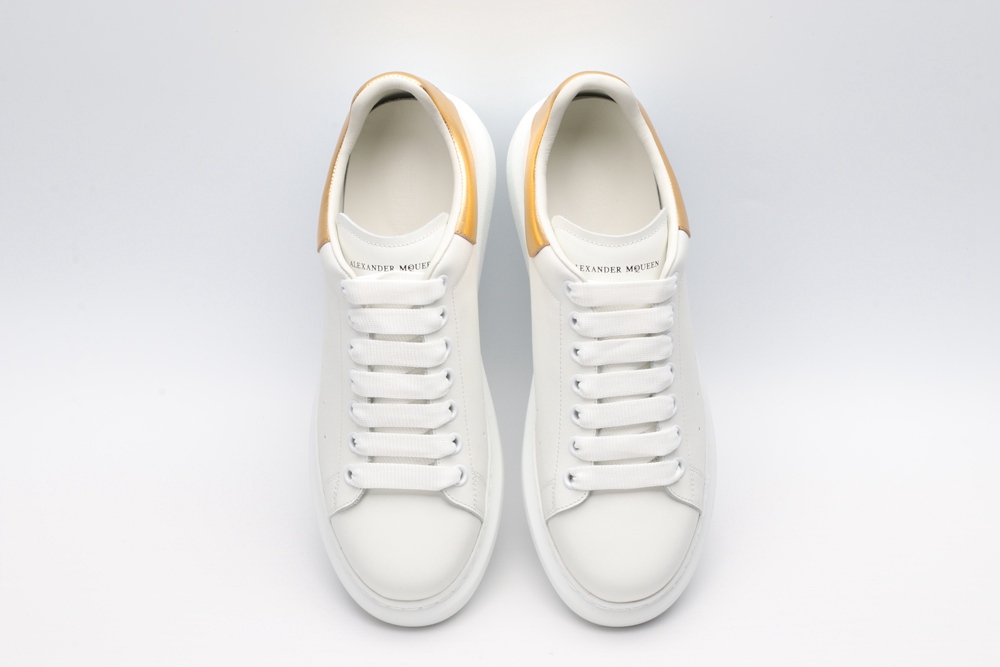 AMQ OVERSIZED SNEAKER with gold grain leather heel